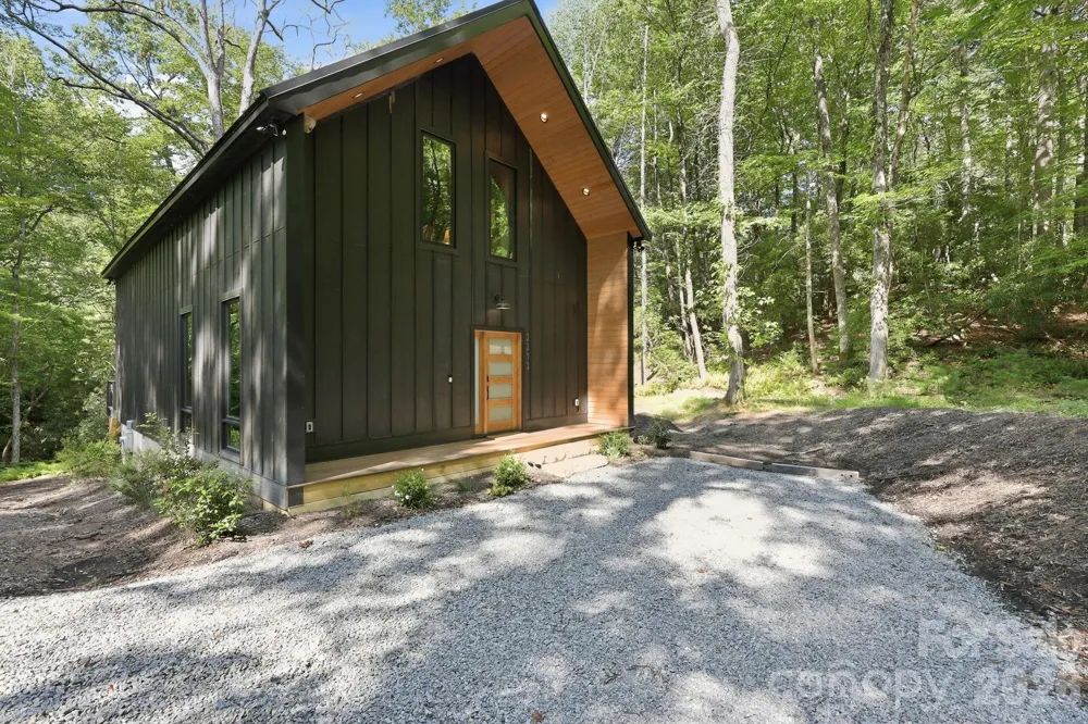 2272 Evans Road Hendersonville, NC 28739