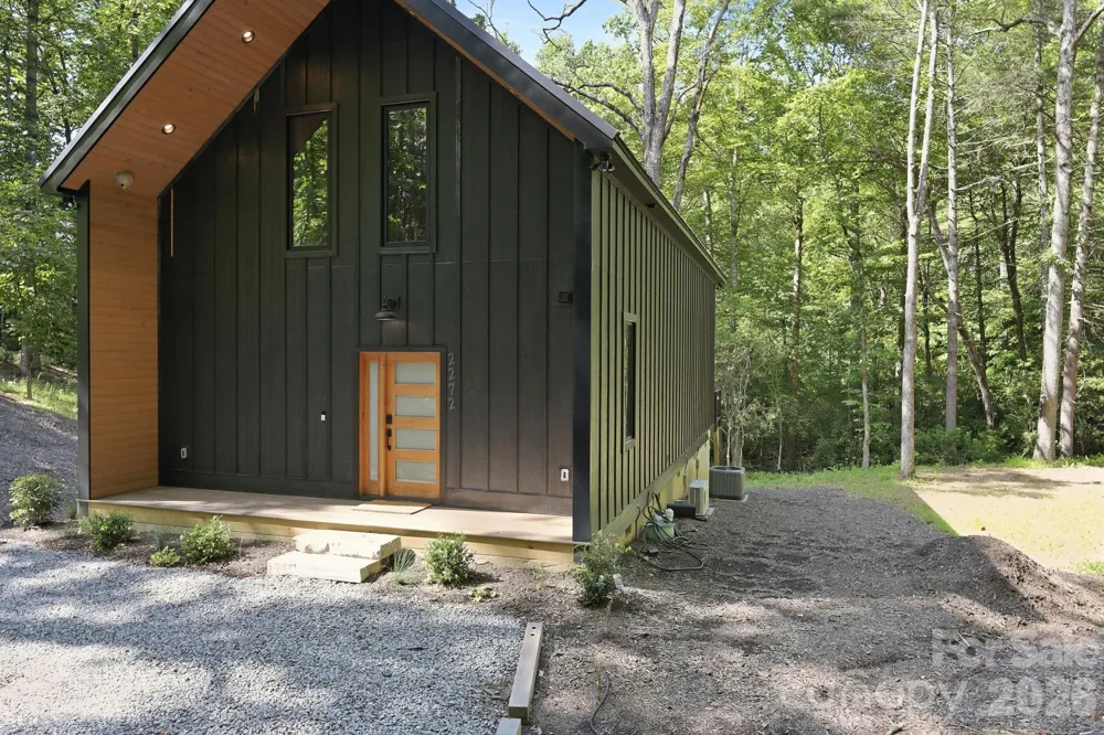 2272 Evans Road Hendersonville, NC 28739