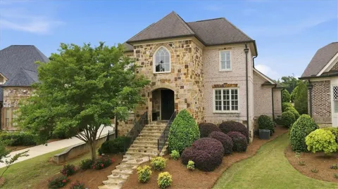 5869 Chickasaw Lane