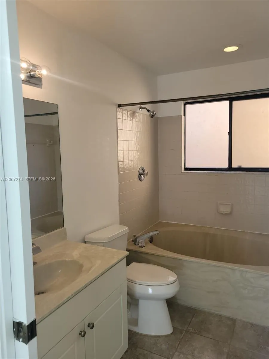 8075 NW 71st Ct Tamarac, FL 33321