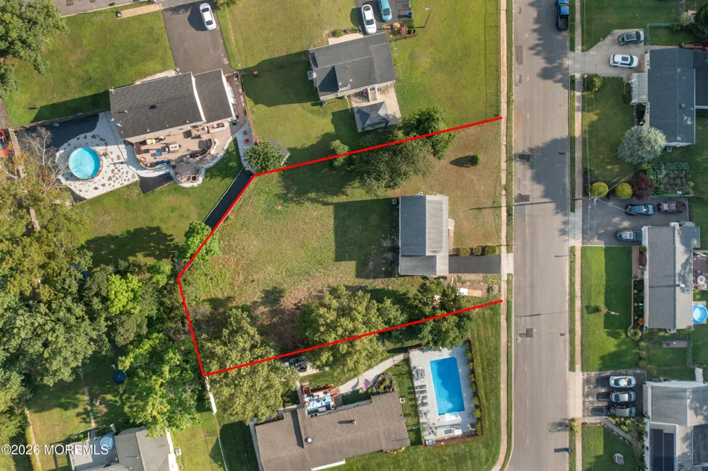 33 Glen Road Howell, NJ 07731