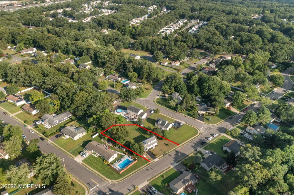 33 Glen Road Howell, NJ 07731