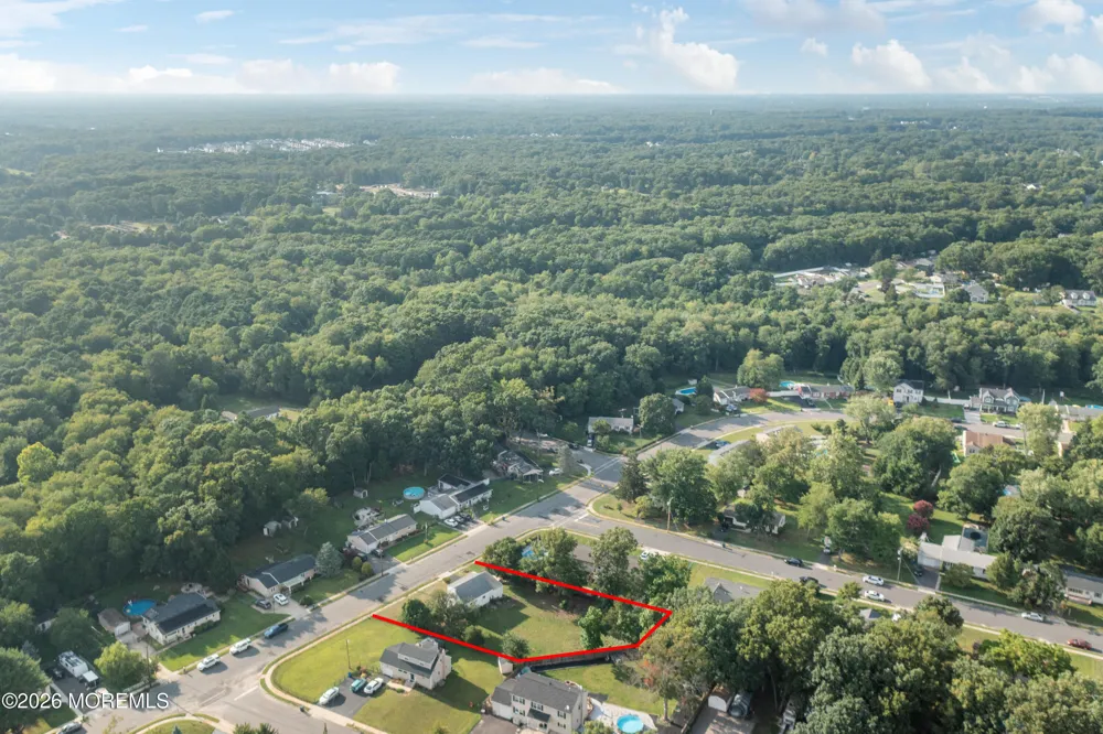 33 Glen Road Howell, NJ 07731
