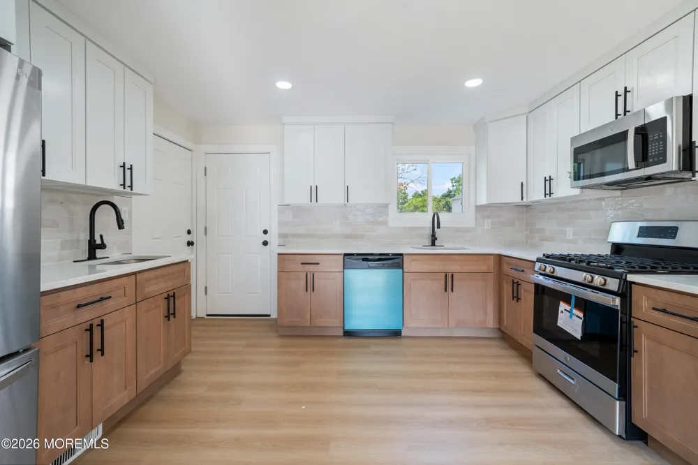 33 Glen Road Howell, NJ 07731