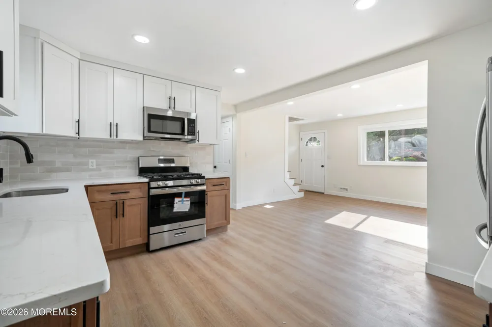 33 Glen Road Howell, NJ 07731