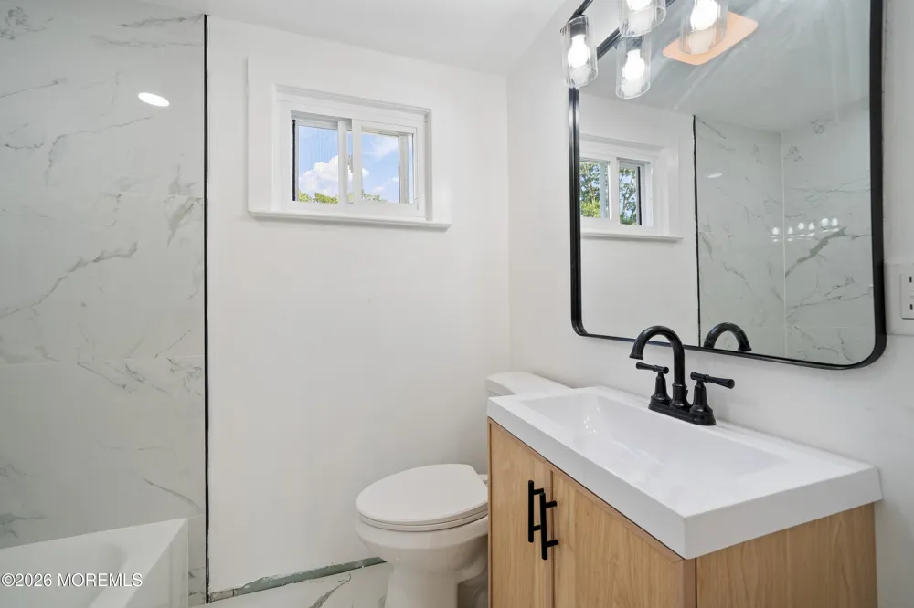33 Glen Road Howell, NJ 07731