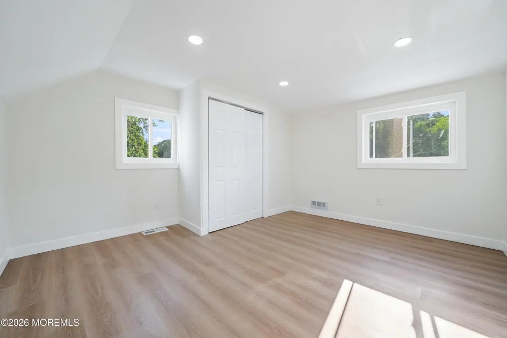 33 Glen Road Howell, NJ 07731