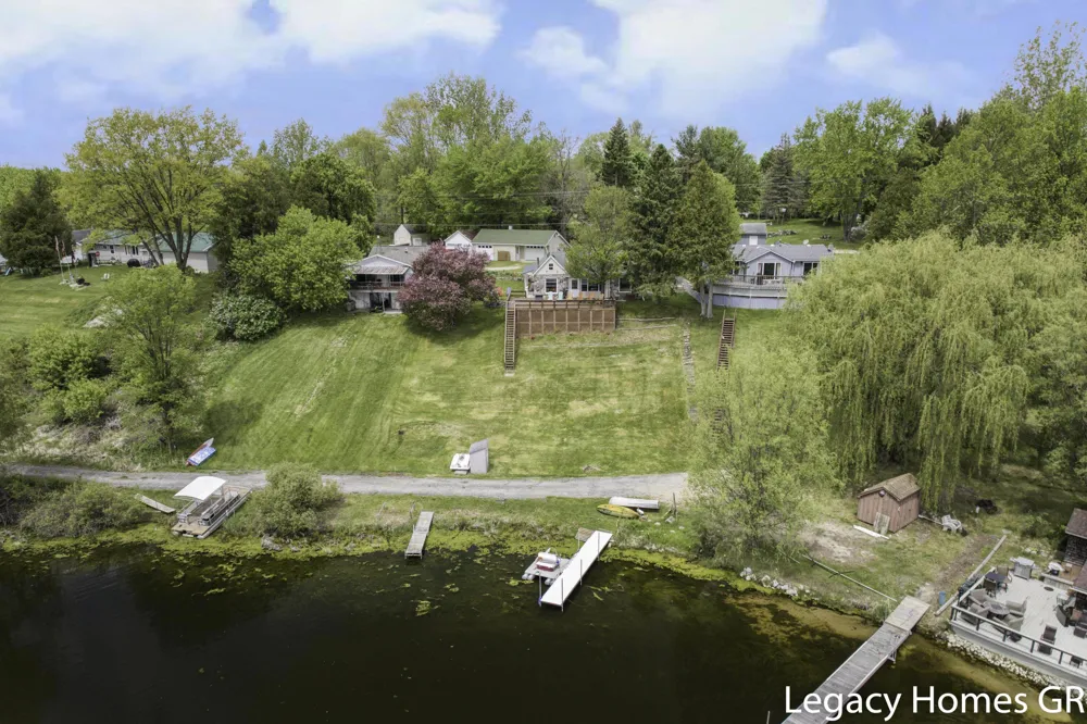762 Parkwood Drive Belvidere Township, MI 48886
