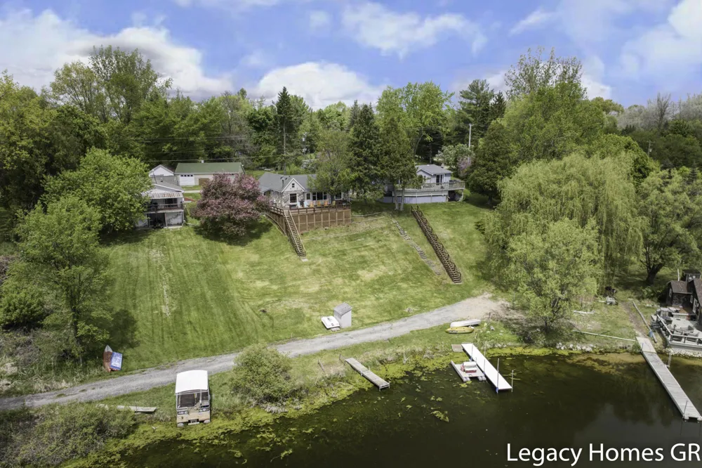 762 Parkwood Drive Belvidere Township, MI 48886