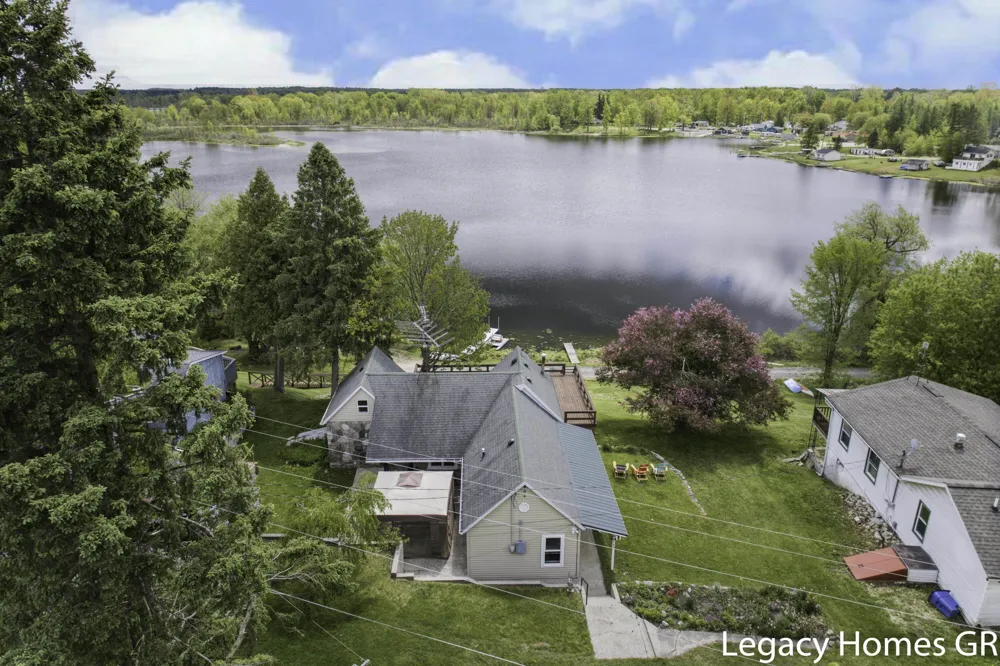 762 Parkwood Drive Belvidere Township, MI 48886