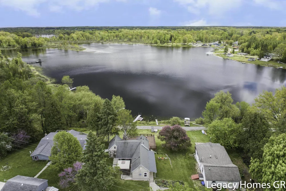 762 Parkwood Drive Belvidere Township, MI 48886