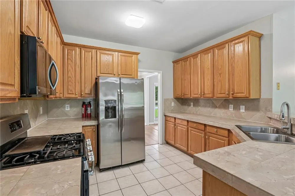 120 Heritage Court Fayetteville, GA 30214