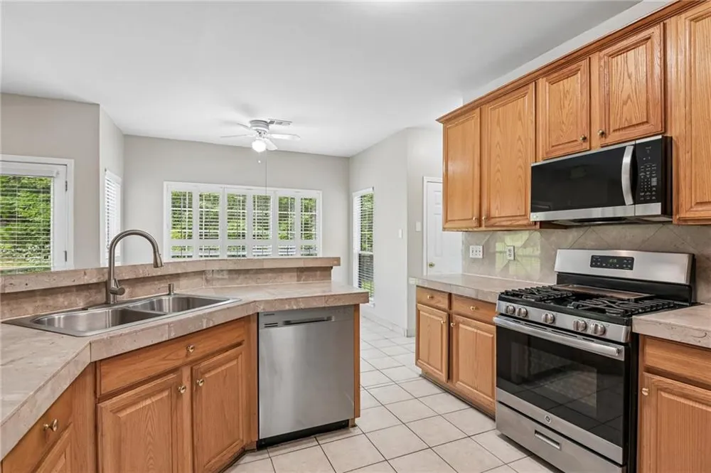 120 Heritage Court Fayetteville, GA 30214