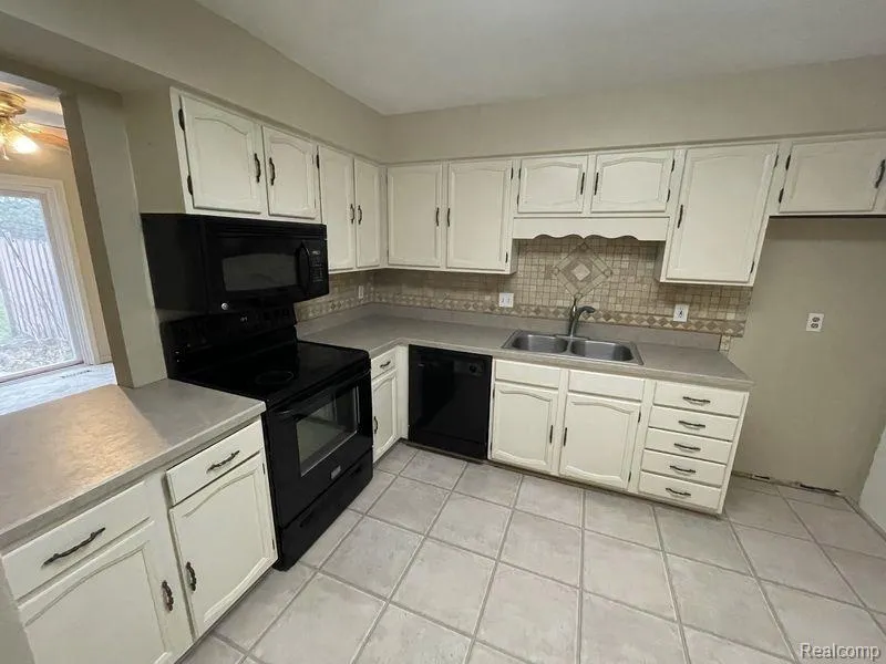 8484 PEPPER RIDGE DRIVE Grand Blanc Charter Township, MI 48439