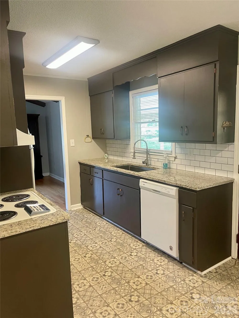 402 L STREET E Newton, NC 28658
