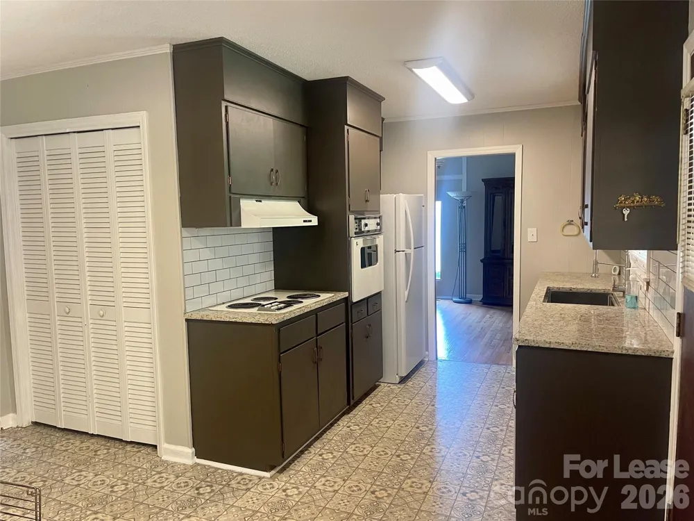 402 L STREET E Newton, NC 28658
