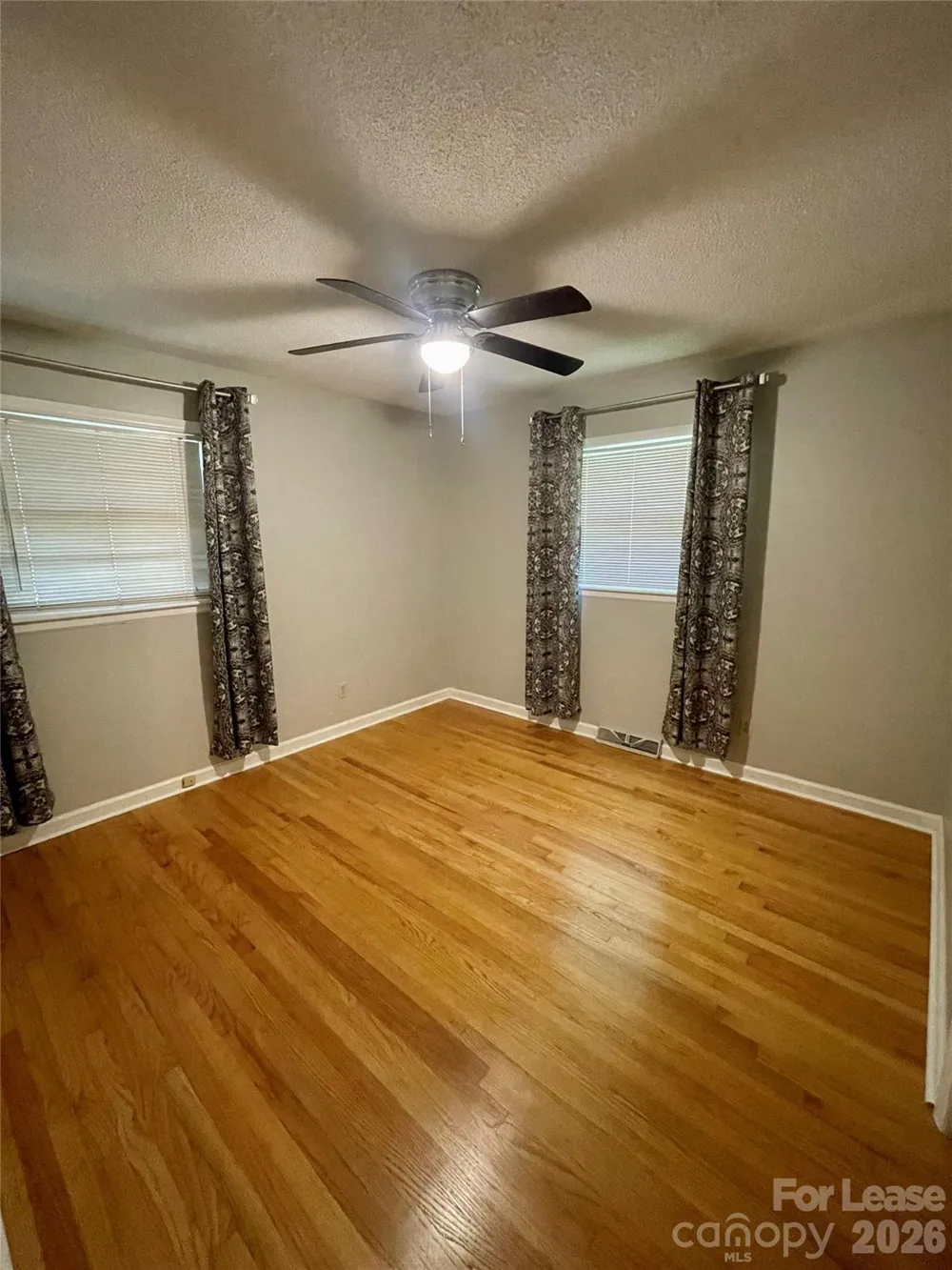 402 L STREET E Newton, NC 28658