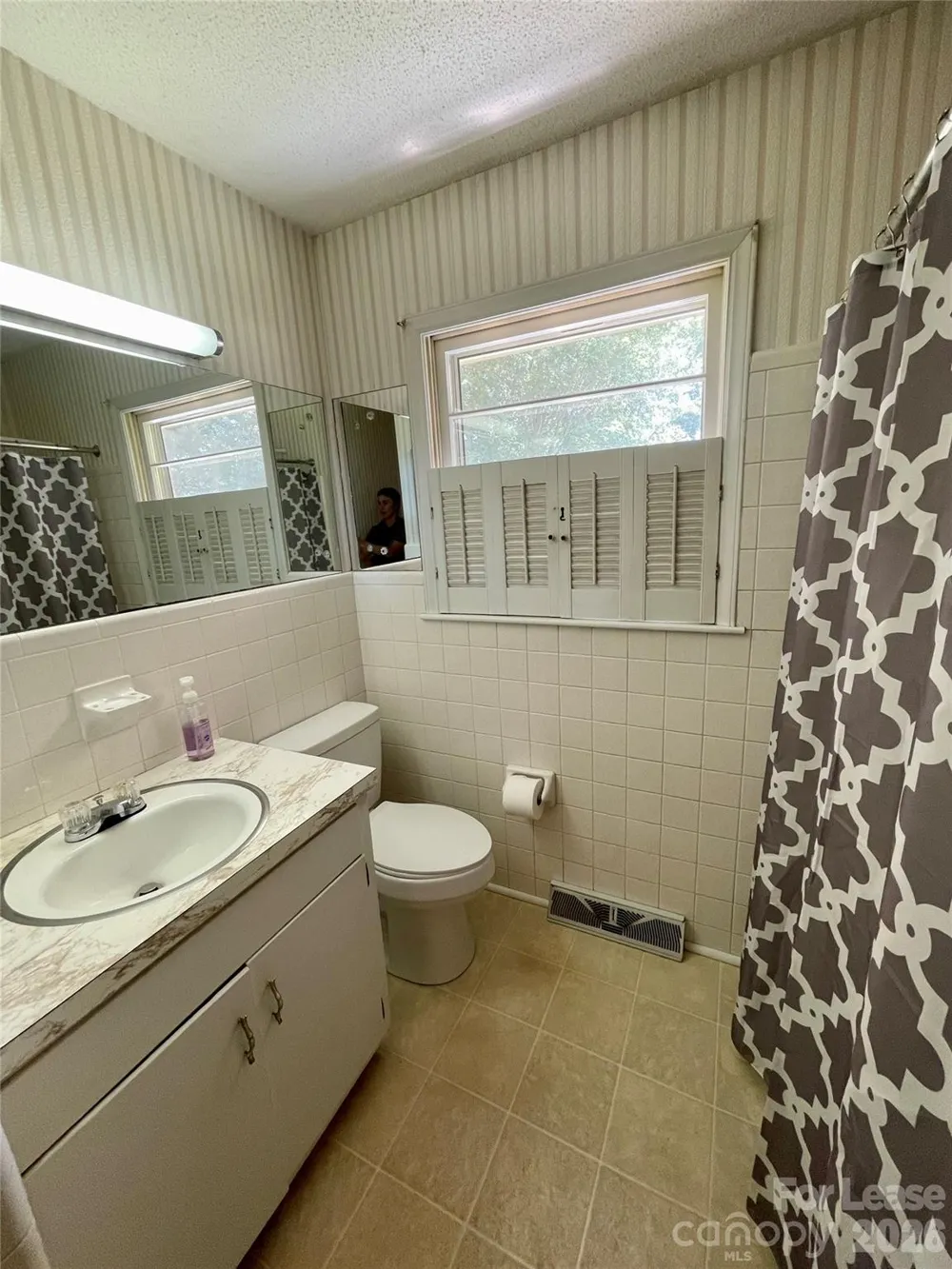 402 L STREET E Newton, NC 28658
