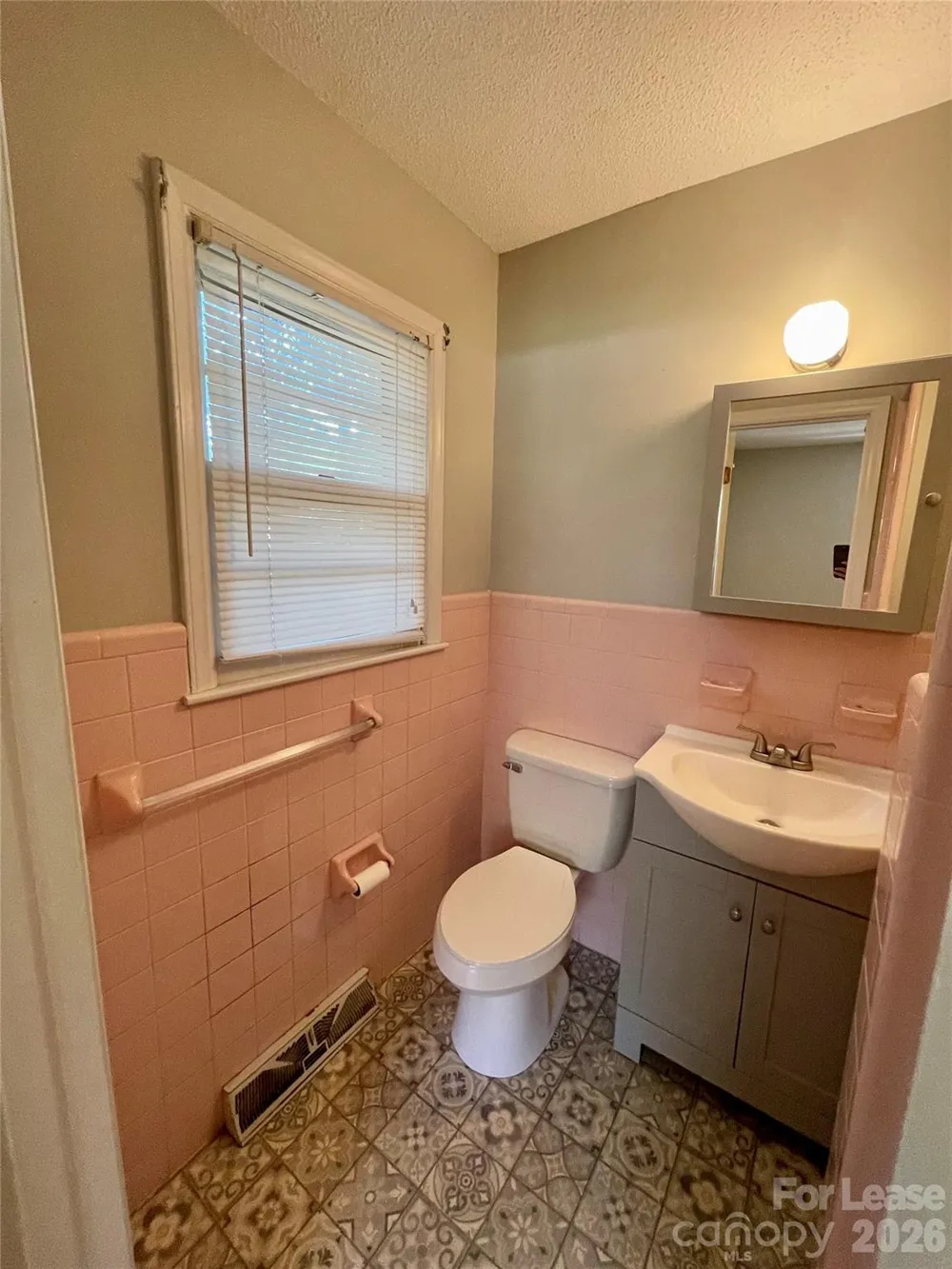 402 L STREET E Newton, NC 28658