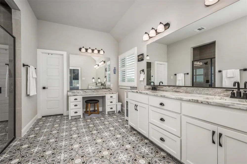 7018 New Castle Lane Sanger, TX 76266