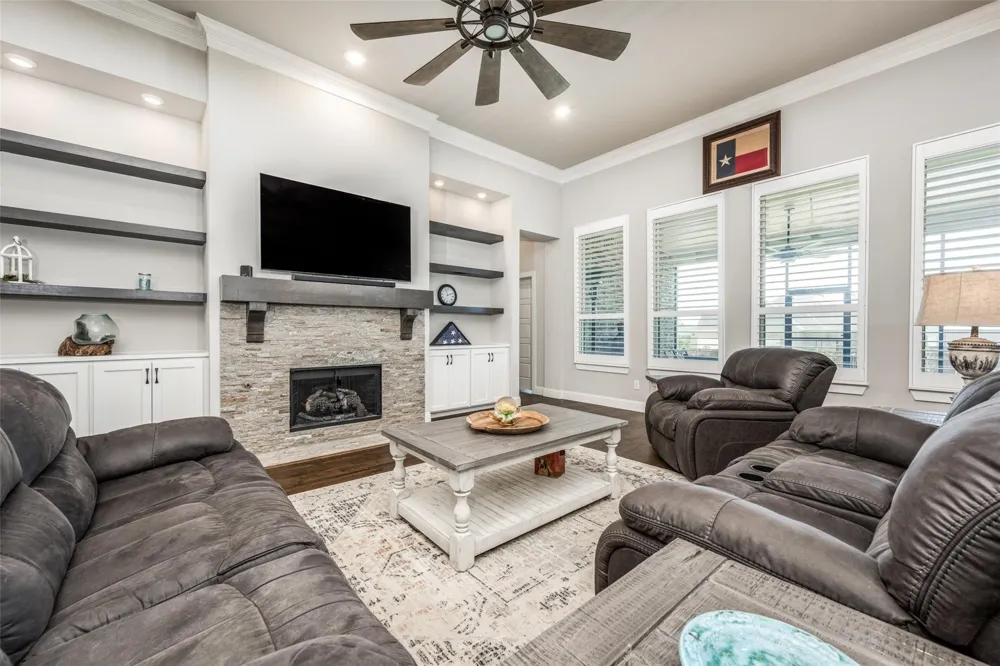 7018 New Castle Lane Sanger, TX 76266