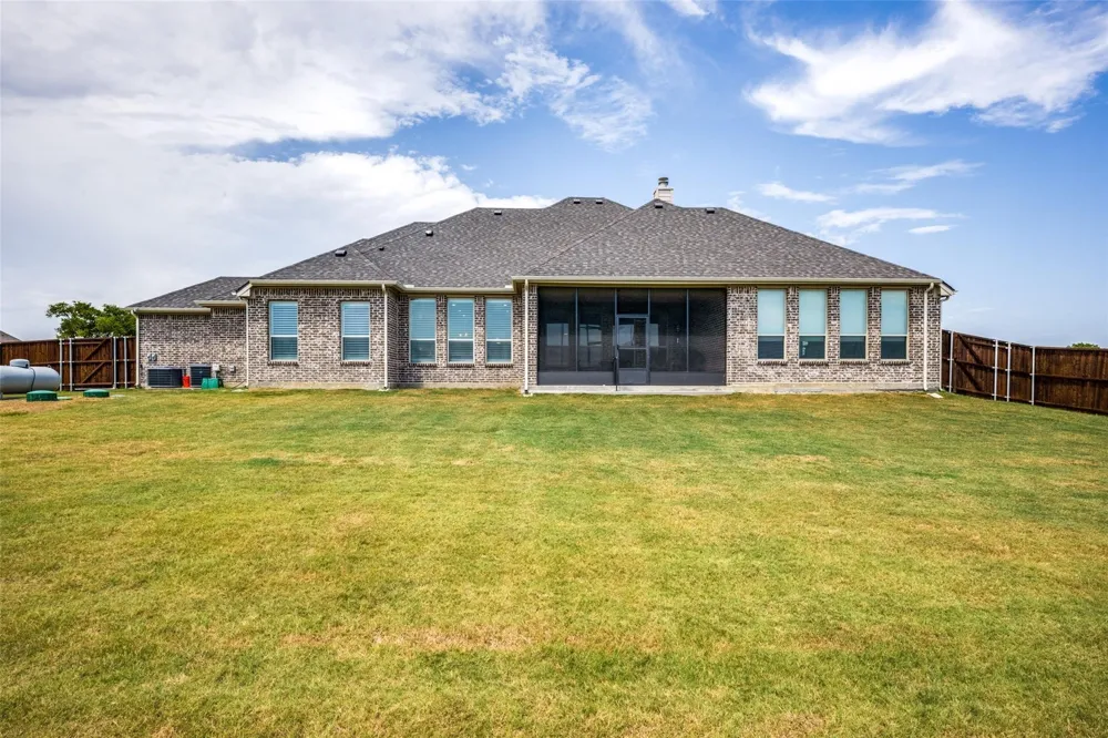 7018 New Castle Lane Sanger, TX 76266