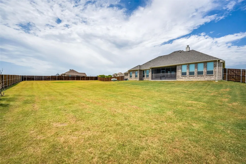 7018 New Castle Lane Sanger, TX 76266