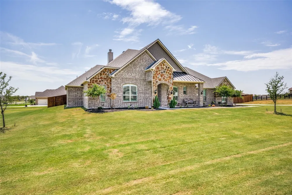 7018 New Castle Lane Sanger, TX 76266