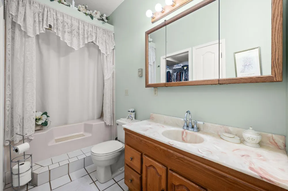 1864 Greenly Avenue Benton Harbor, MI 49022