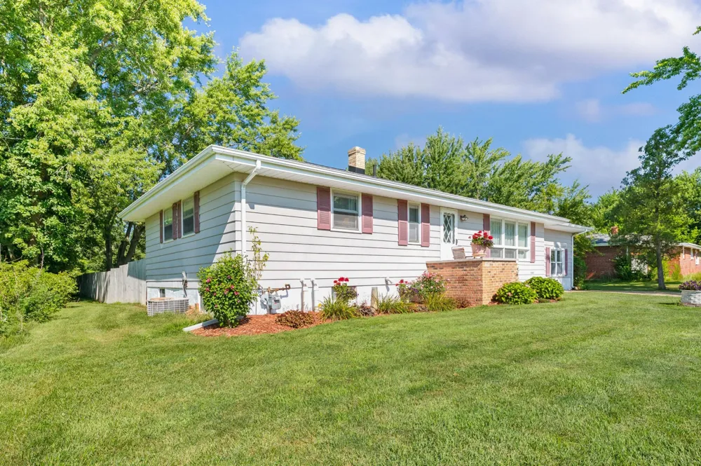 1864 Greenly Avenue Benton Harbor, MI 49022