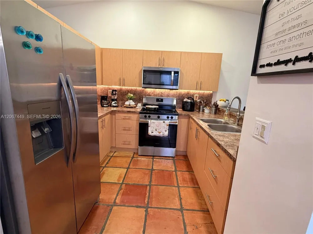 6641 NW 174th Ter Hialeah, FL 33015