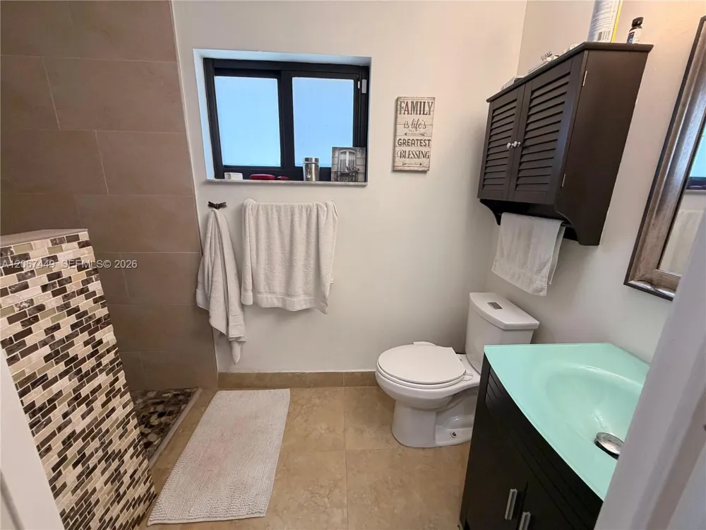 6641 NW 174th Ter Hialeah, FL 33015