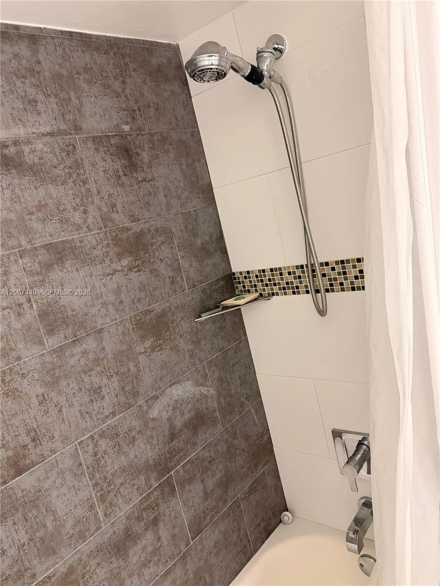 6641 NW 174th Ter Hialeah, FL 33015