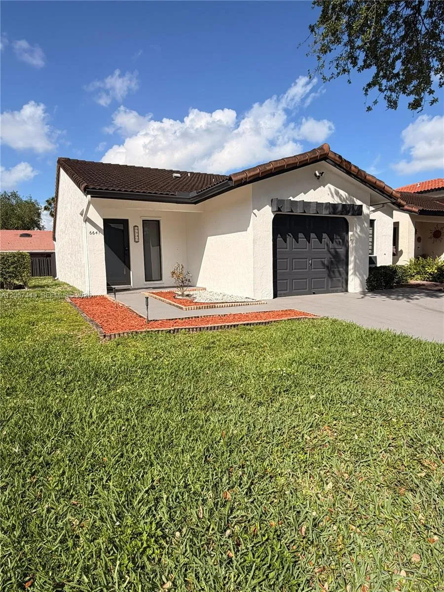 6641 NW 174th Ter Hialeah, FL 33015