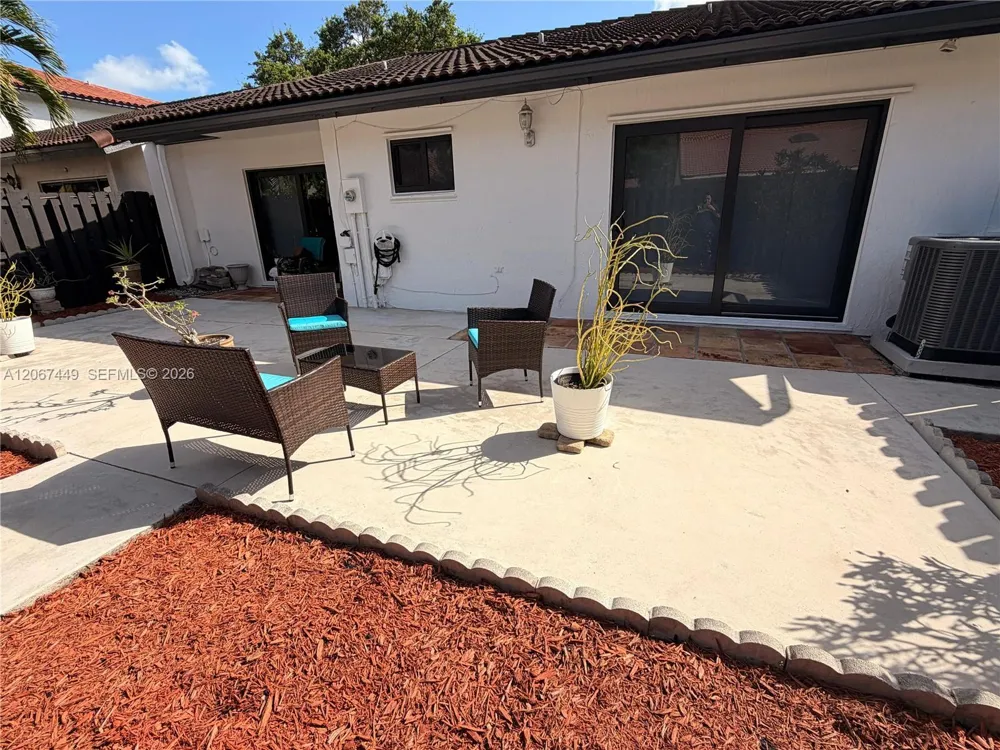6641 NW 174th Ter Hialeah, FL 33015