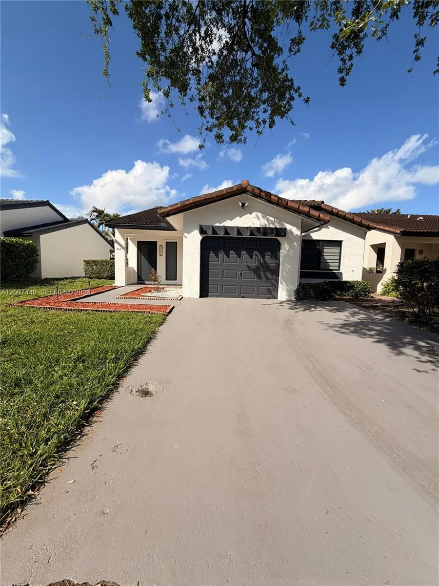 6641 NW 174th Ter Hialeah, FL 33015