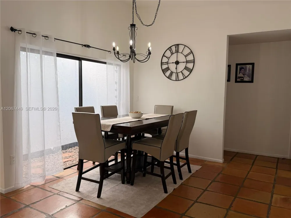 6641 NW 174th Ter Hialeah, FL 33015
