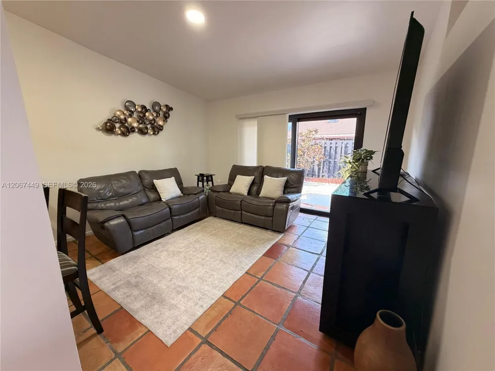 6641 NW 174th Ter Hialeah, FL 33015