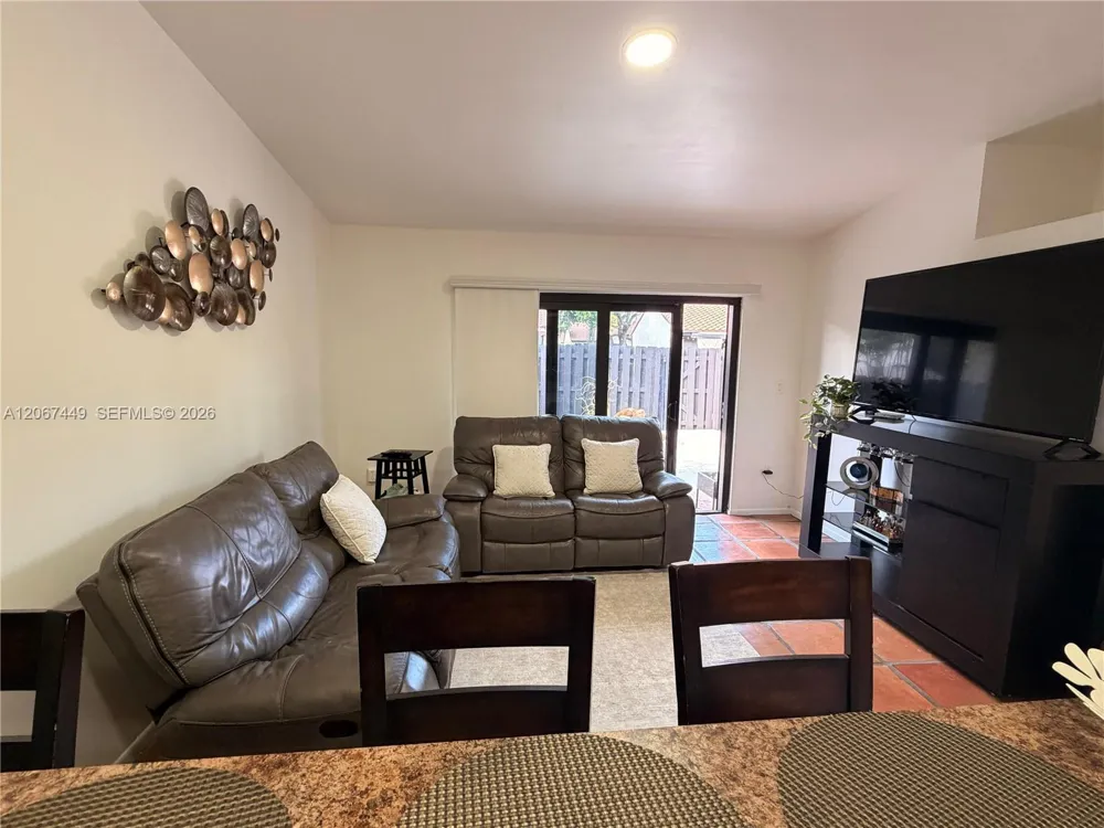 6641 NW 174th Ter Hialeah, FL 33015