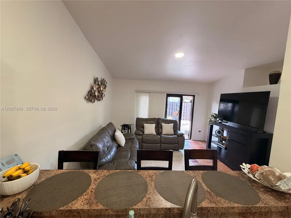 6641 NW 174th Ter Hialeah, FL 33015
