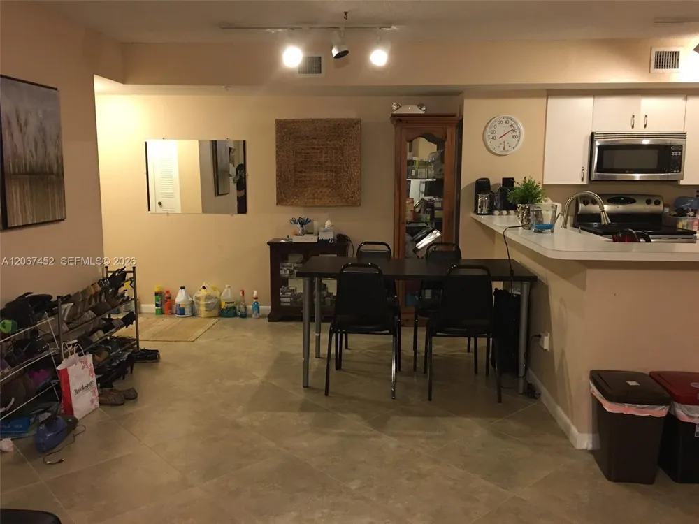 2600 S University Dr #221 Davie, FL 33328