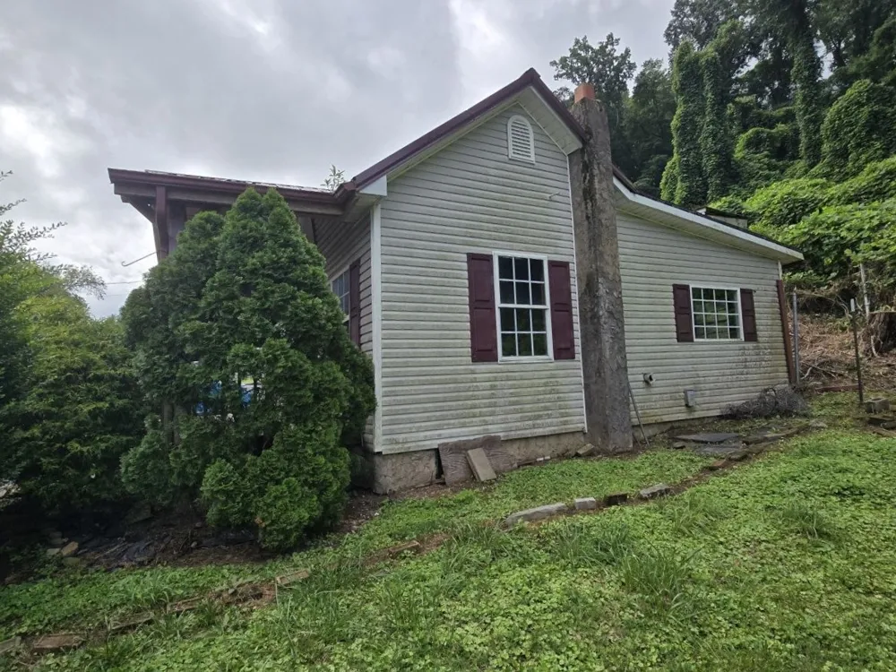 515 E Race St Kingston, TN 37763