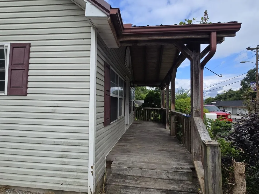 515 E Race St Kingston, TN 37763