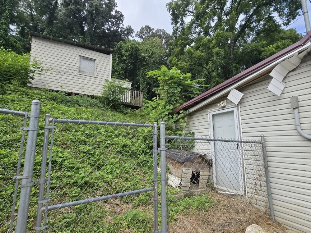 515 E Race St Kingston, TN 37763