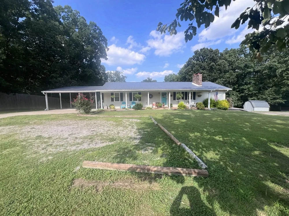 242 Graham Dr Linden, TN 37096