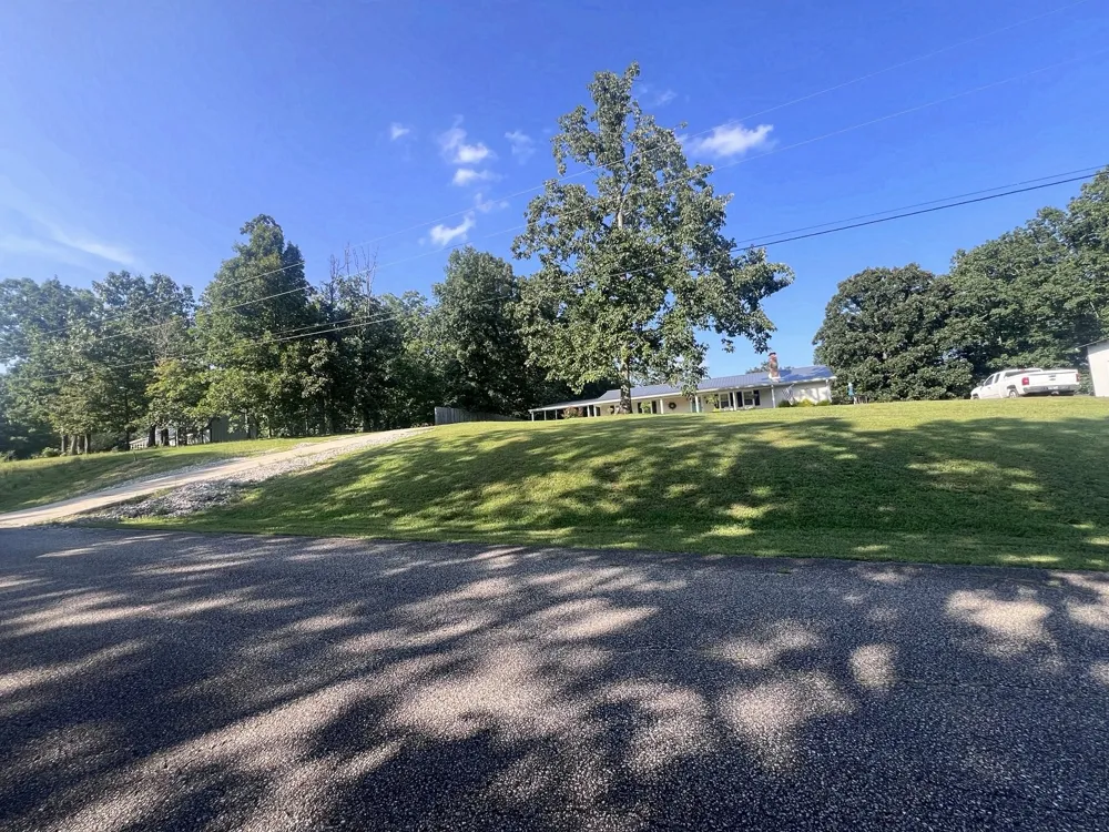 242 Graham Dr Linden, TN 37096
