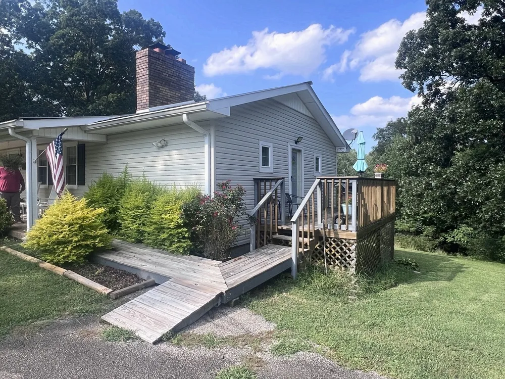 242 Graham Dr Linden, TN 37096