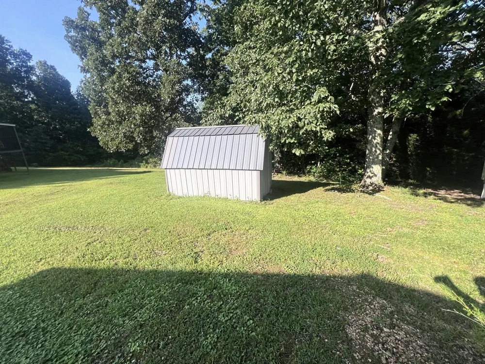 242 Graham Dr Linden, TN 37096