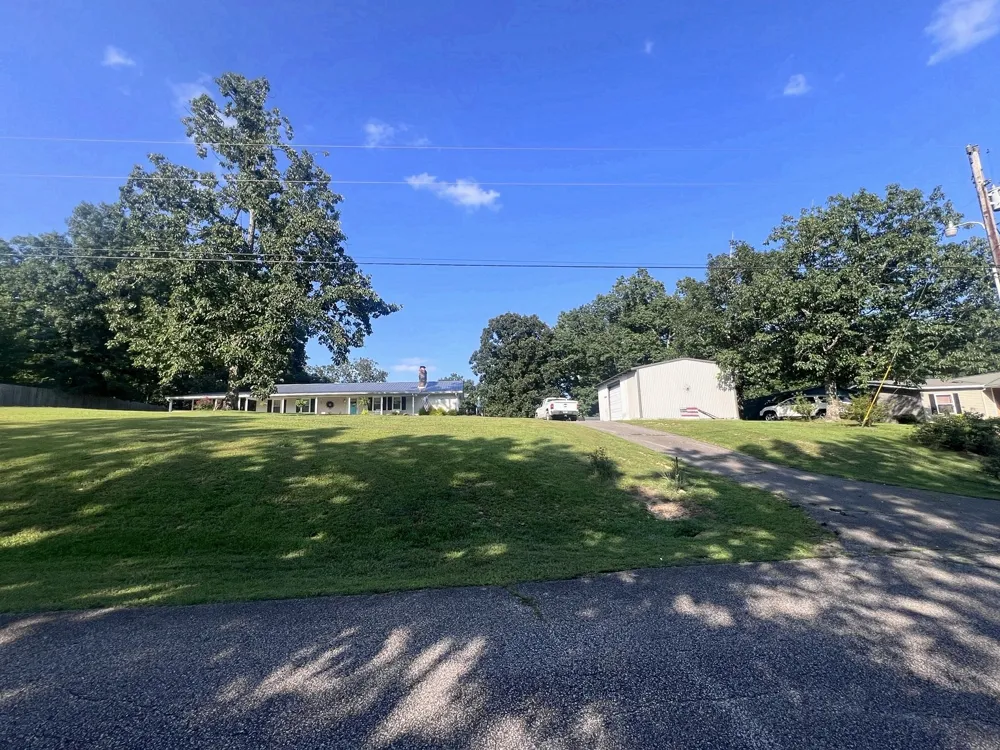 242 Graham Dr Linden, TN 37096