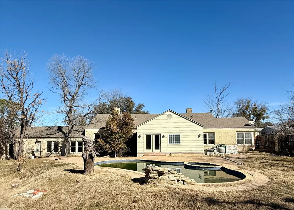 720 E Leslie Street Hamilton, TX 76531